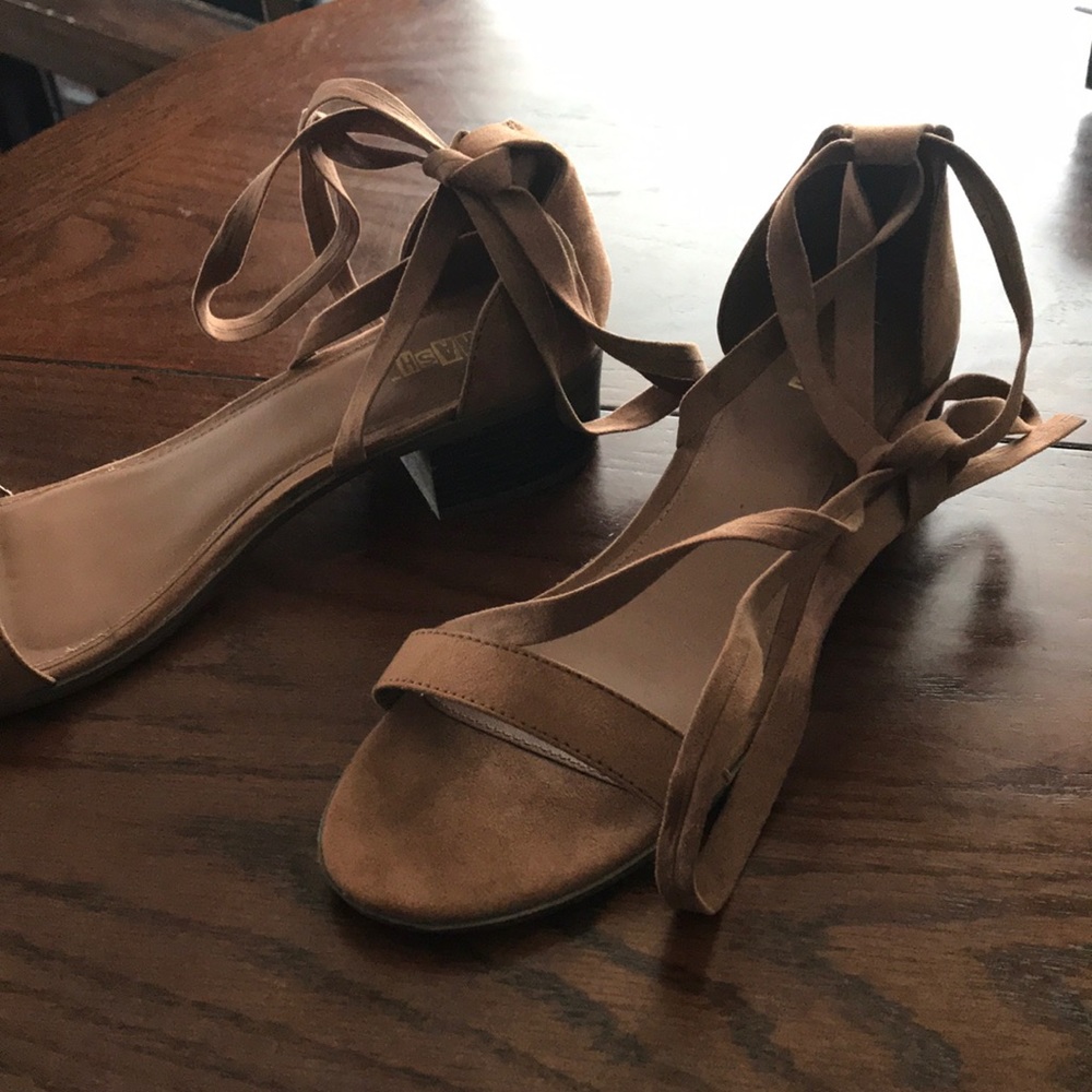 1 inch lace up shoes